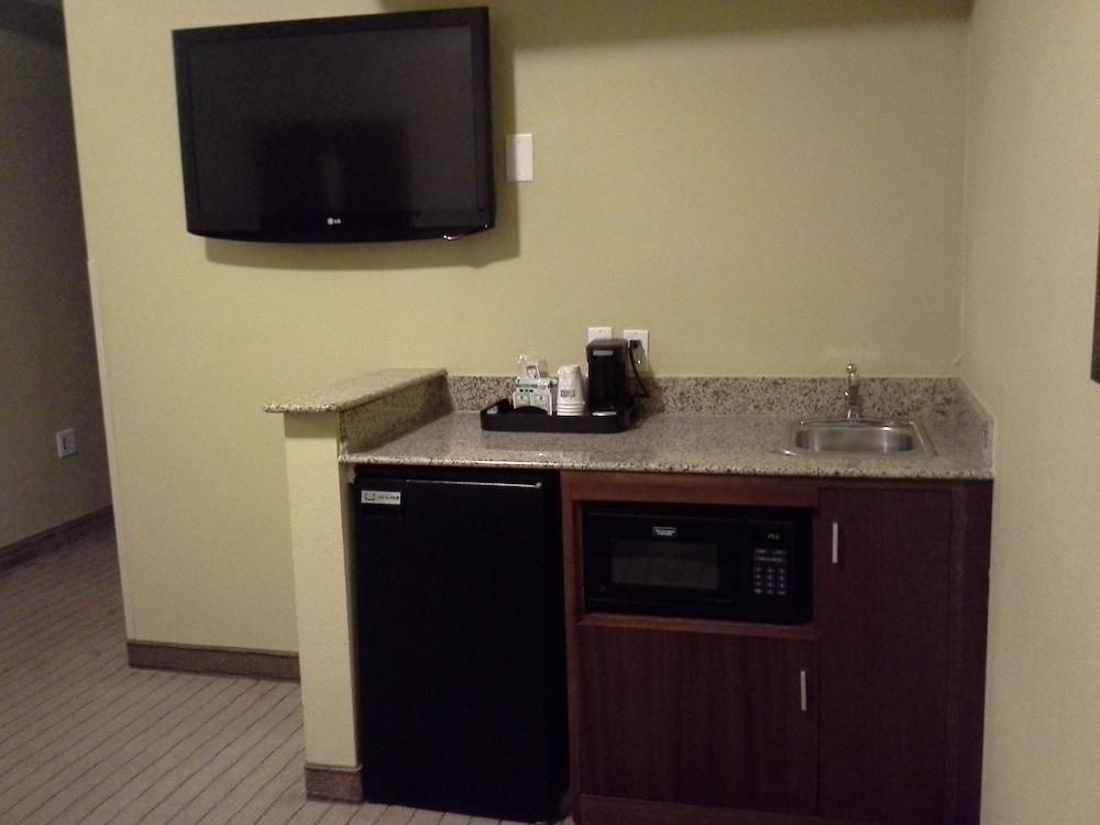 Holiday Inn Express & Suites - Dallas Park Central Northeast By Ihg Extérieur photo
