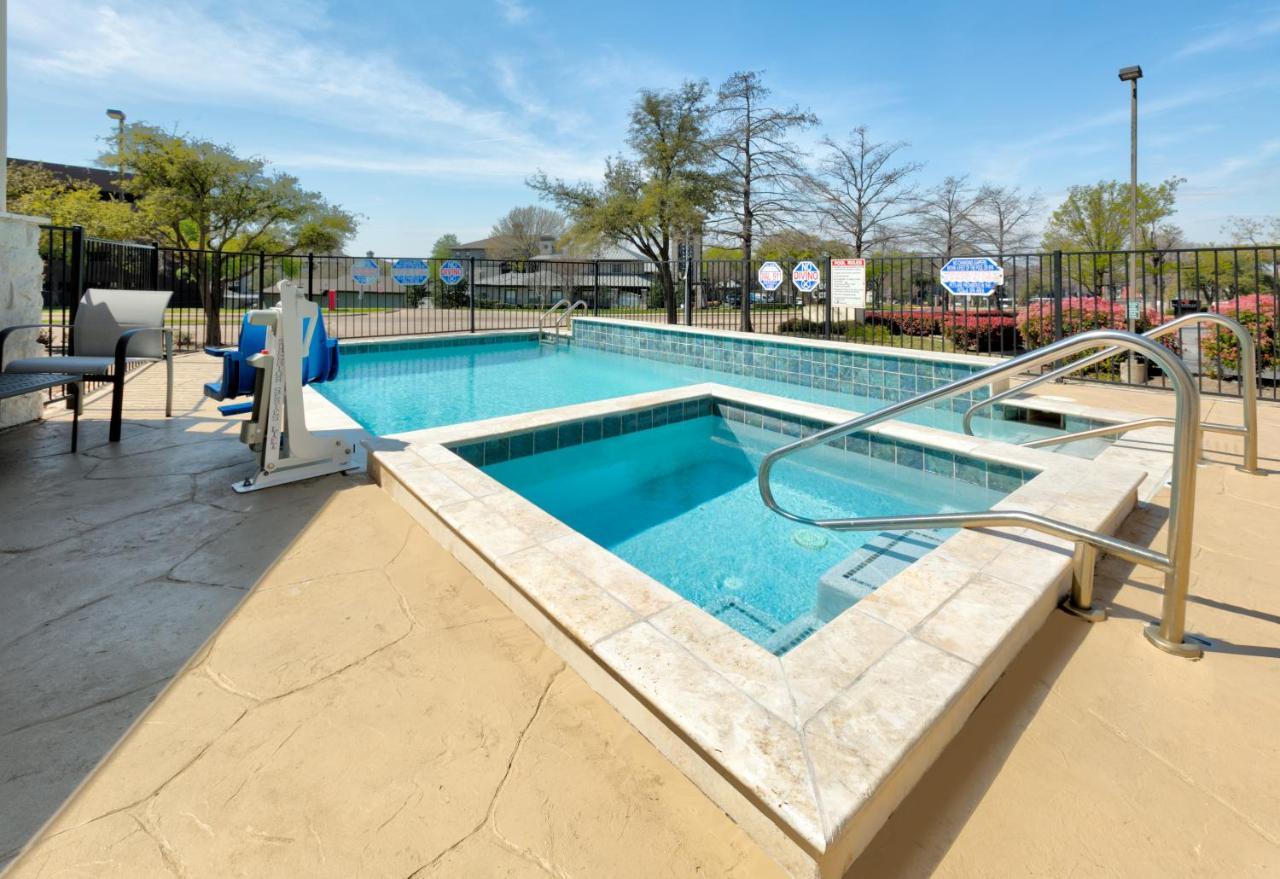 Holiday Inn Express & Suites - Dallas Park Central Northeast By Ihg Extérieur photo