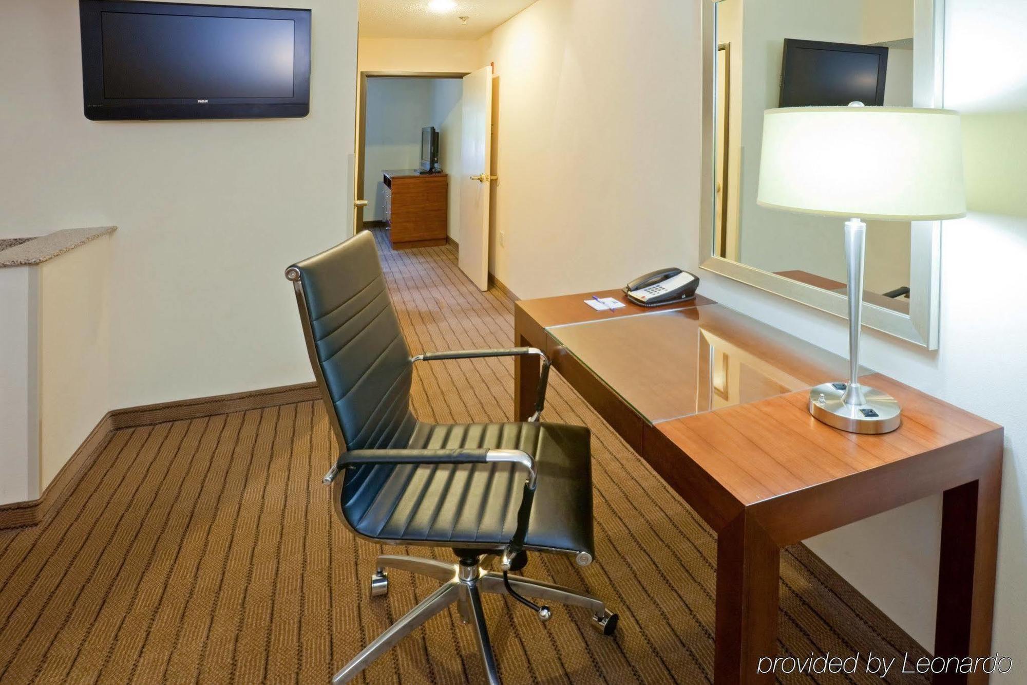 Holiday Inn Express & Suites - Dallas Park Central Northeast By Ihg Chambre photo